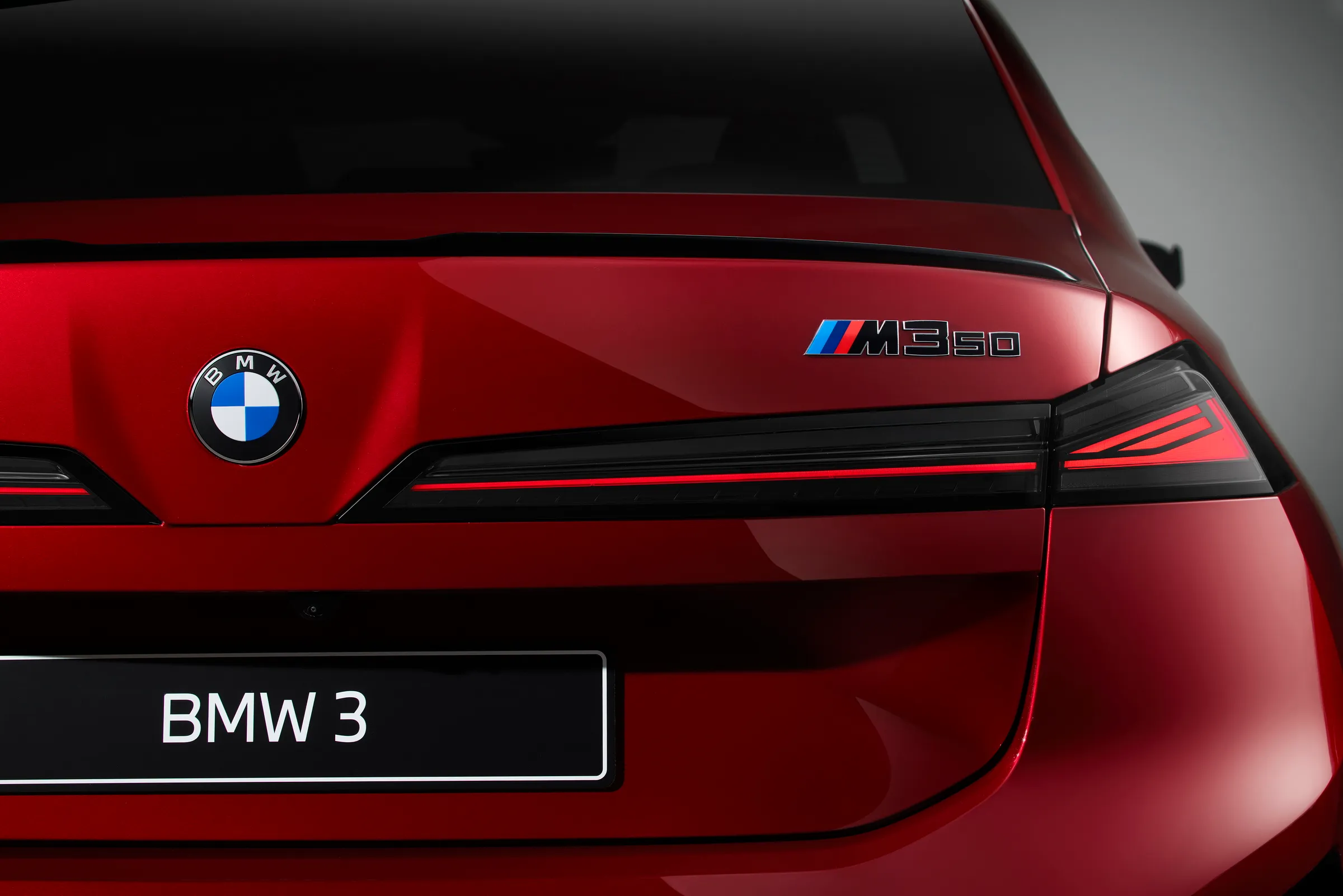 BMW 3 Series Sedan 318 8